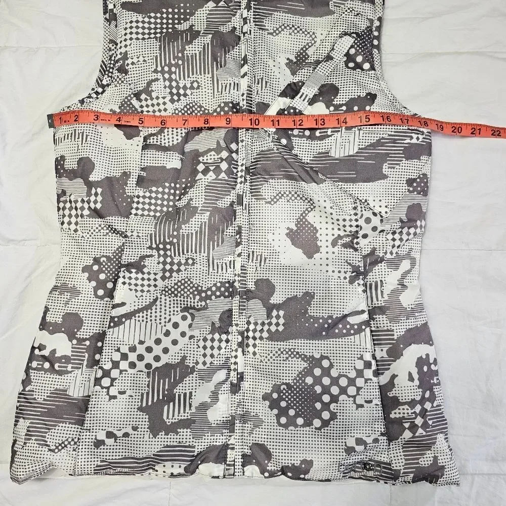 Burton Command Camo Style Print Winter Puffer Vest‎ Women's Size Small